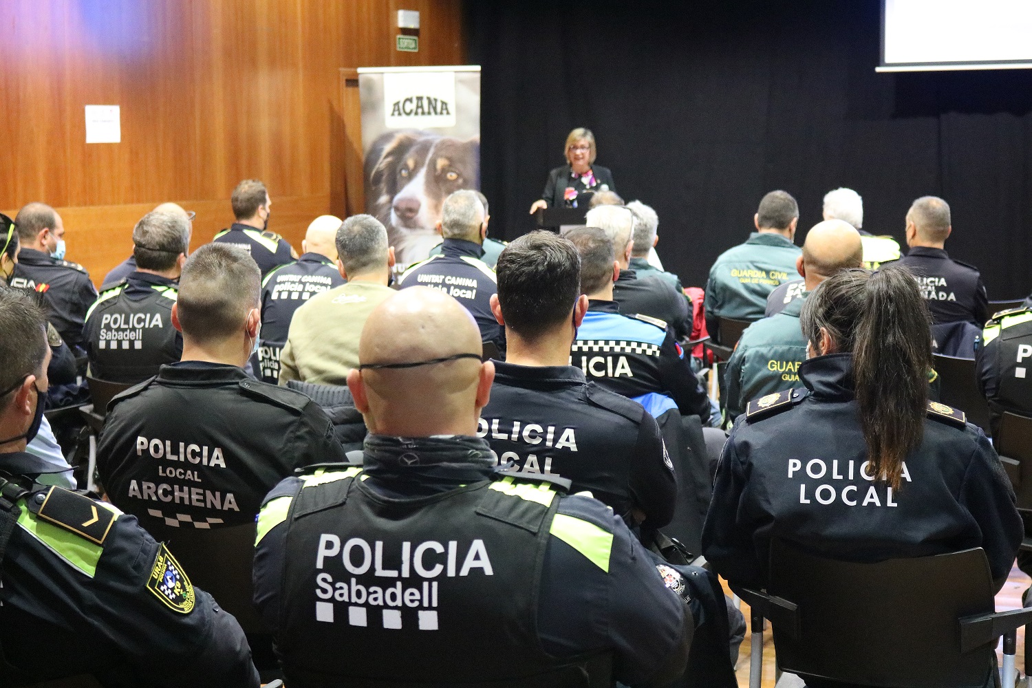 Un centenar de policies de diversos cossos d’Espanya i Europa participen a les jornades canines de Sant Andreu de la Barca